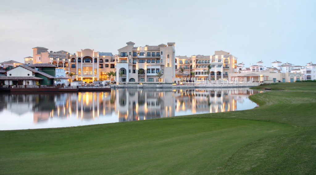 H LA TORRE Hotel lake and golf view E recortada