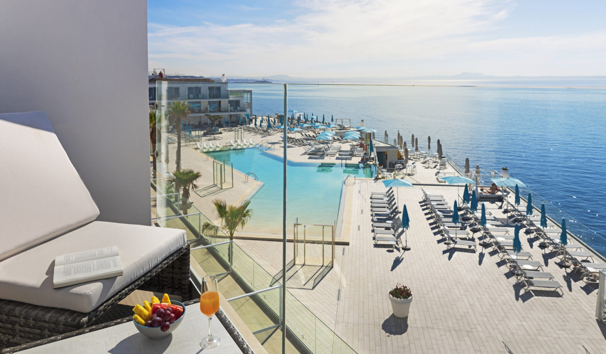 Take in the stunning panoramic views of the ocean from your rooms spacious terrace area, whilst on your next golf break to Elba Sunet Mallorca Hotel.