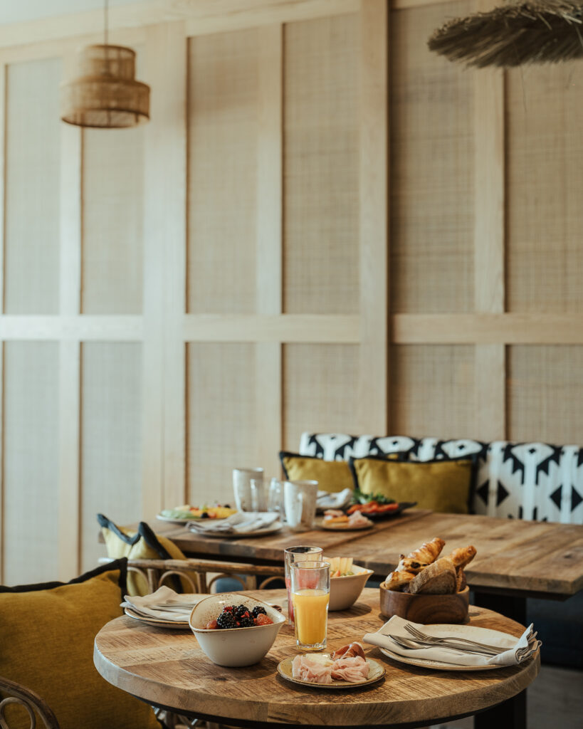 Indoor breakfast dining at AlmaLusa Comporta