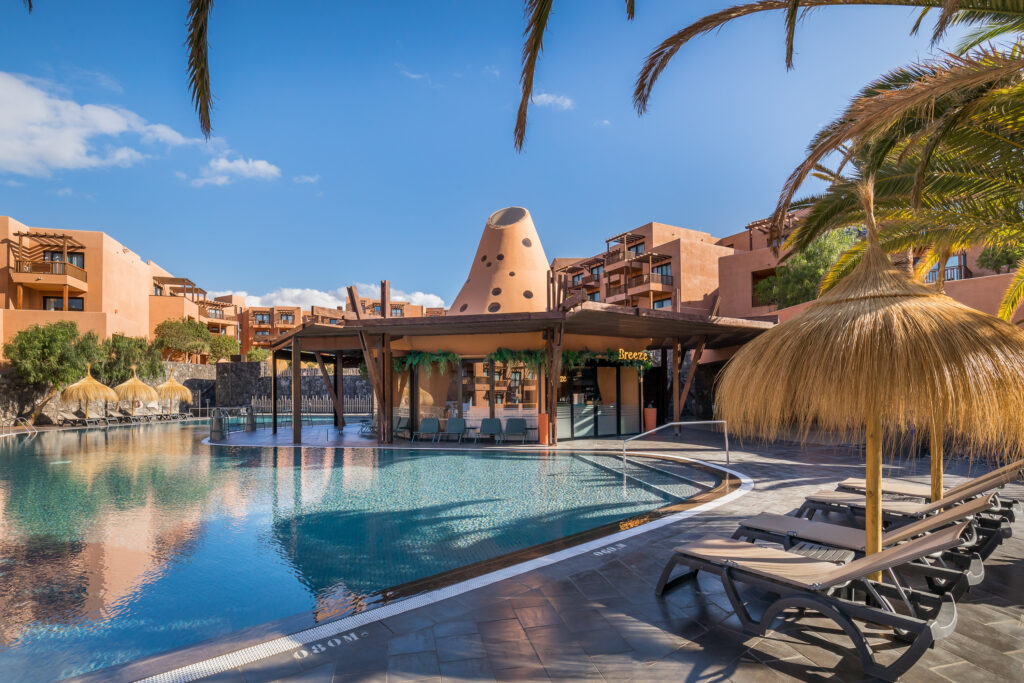 Barcelo Tenerife Hotel swimming & lounge area