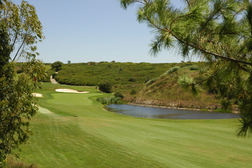 Fairway with a lake and bunkers at Belas Clube de Campo Golf Course