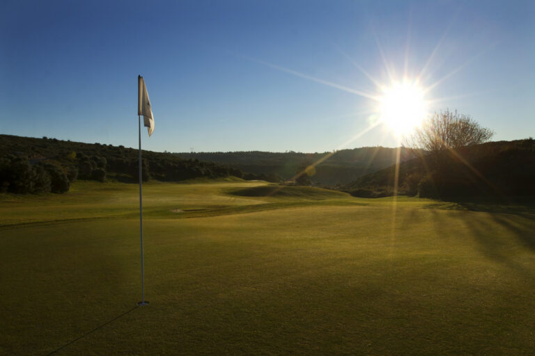 Hole with sun shining over it at Belas Clube de Campo Golf Course