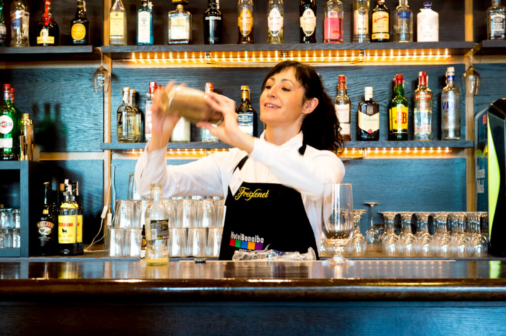 Bartender at Bonalba Golf Resort