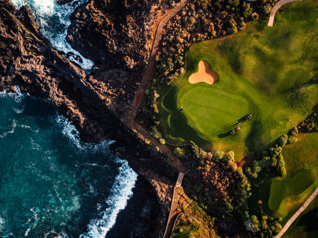 Birdseye view of a hole with an ocean view at Buenavista Golf Course