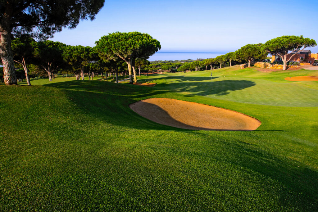 Hole with bunkers and trees at Cabopino Golf Course