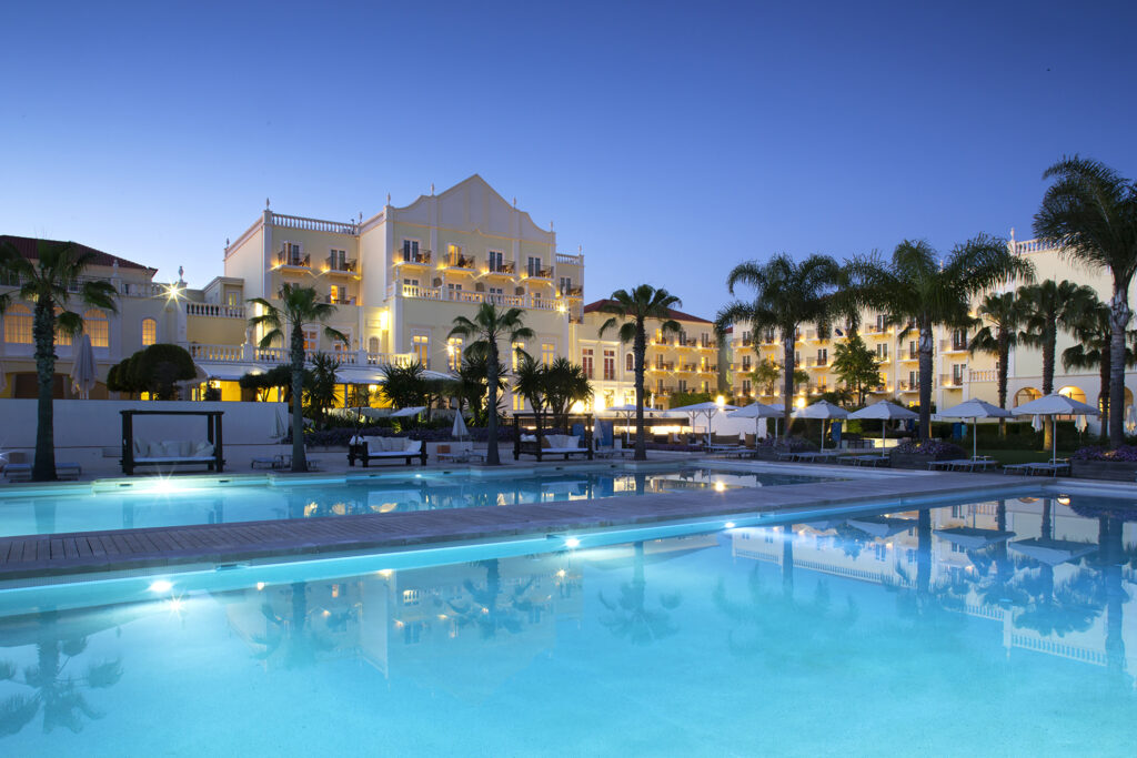 Evening picture of the outdoor pool at the Domes Lake Algarve hotel