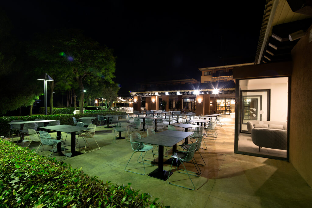 Outdoor dining at DoubleTree by Hilton Islantilla