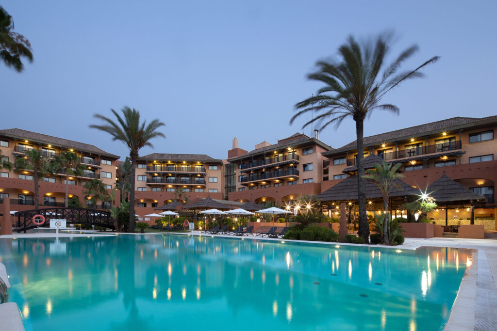 Outdoor pool at DoubleTree by Hilton Islantilla