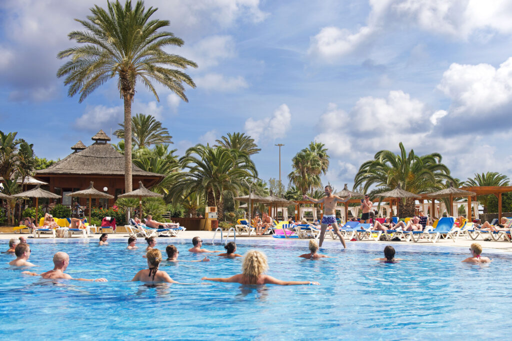 Elba Carlota Hotel swimming pool with entertainment