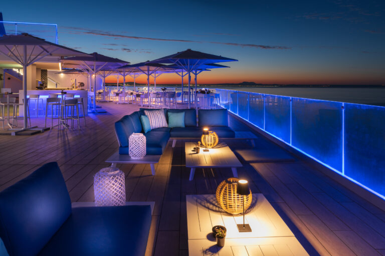 Outdoor seating area atElba Sunset Mallorca Thalasso Spa Hotel at night