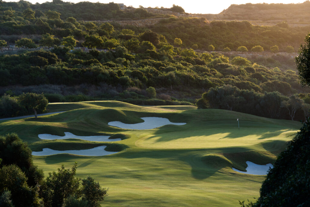 Hole with bunkers at Finca Cortesin Golf Course