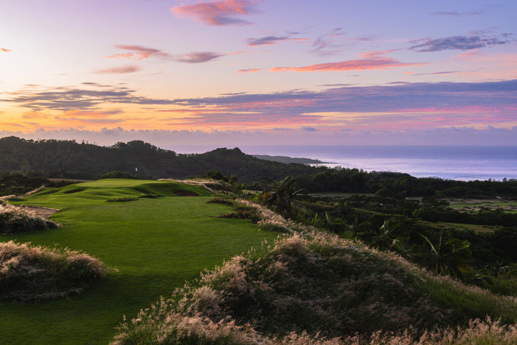 Fairway with ocean view at Heritage Golf Club - La Reserve Golf Links at sunset