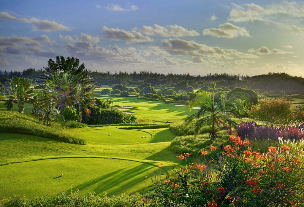 Tee box with trees and flowers around at Heritage Golf Club - Le Chateau Course