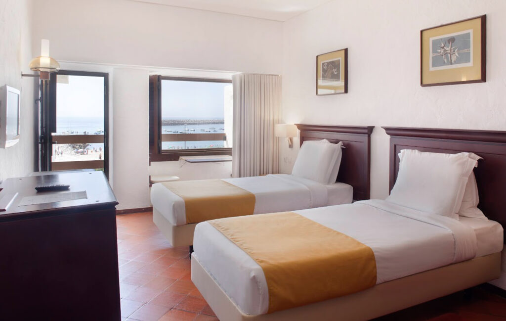 Twin bed accommodation at Hotel do Mar