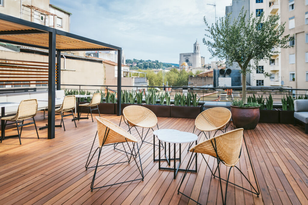 Outdoor seating at Hotel Gran Ultonia