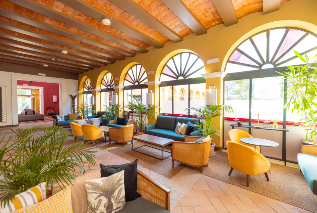 Indoor seating area at Hotel Isla Canela Golf