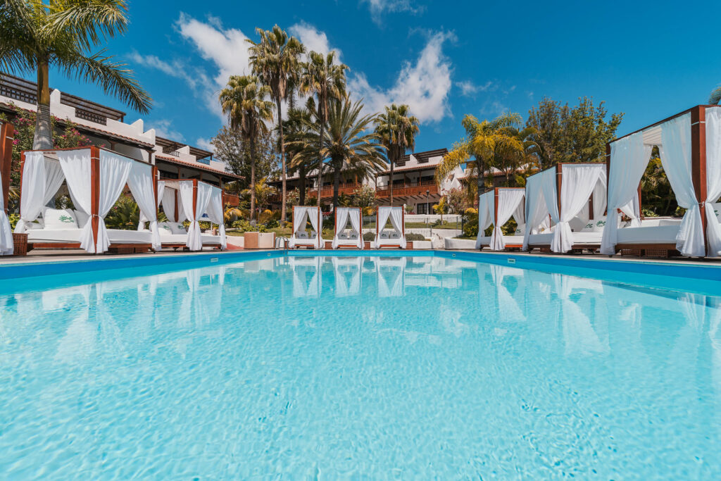 Hotel Jardin Tecina & Tecina Golf Hotel swimming pool & lounge area