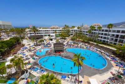Hotel La Siesta swimming pool & lounging area