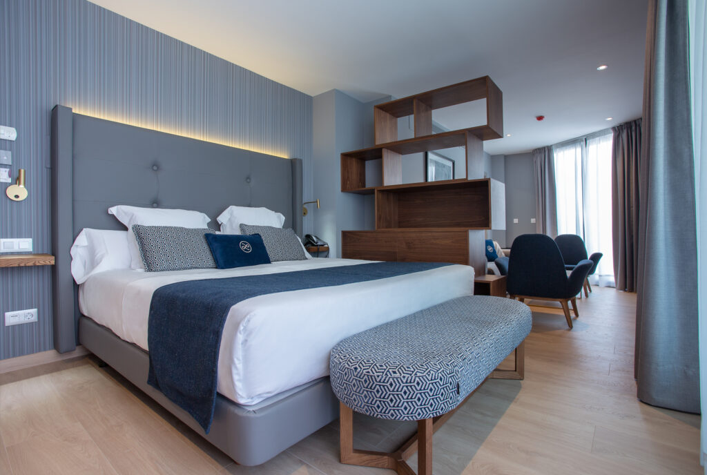 Double bed accommodation at Hotel Lima Marbella