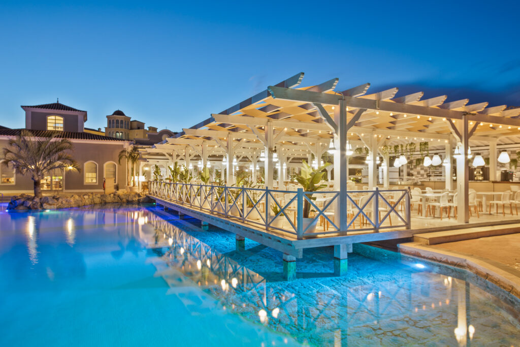 Dining overlooking outdoor pool at Hotel Melia Villaitana