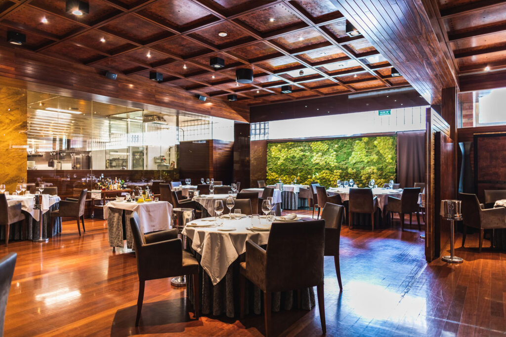 Indoor dining at Hotel Murcia Rincon de Pepe Affiliated by Melia