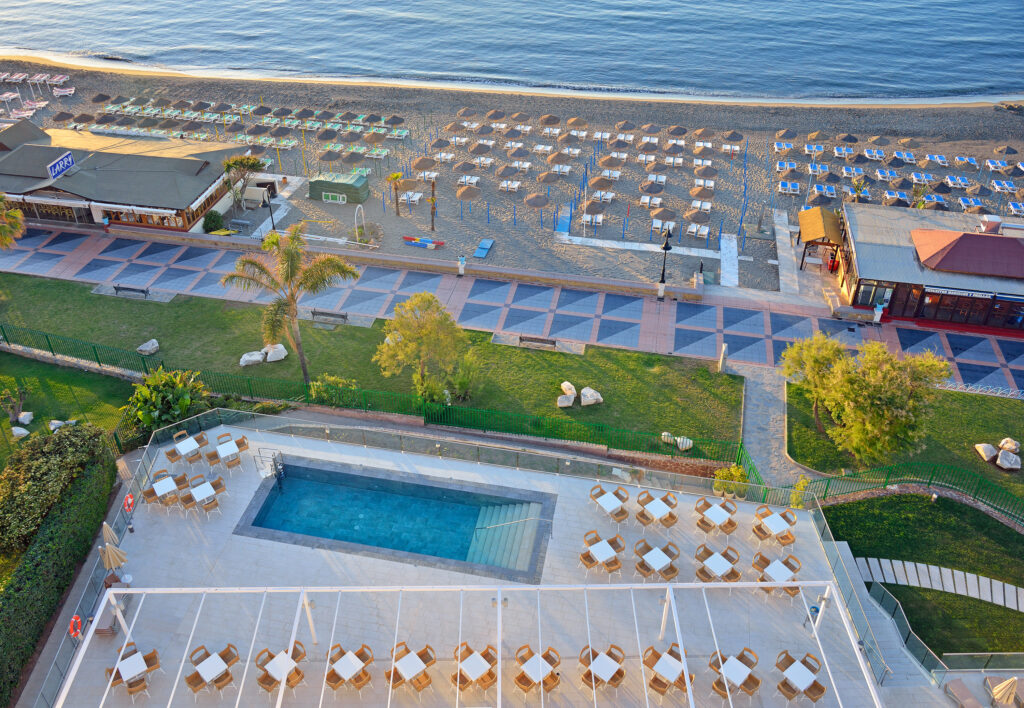 Outdoor pool with beach view at Hotel Ocean House Costa Del Sol