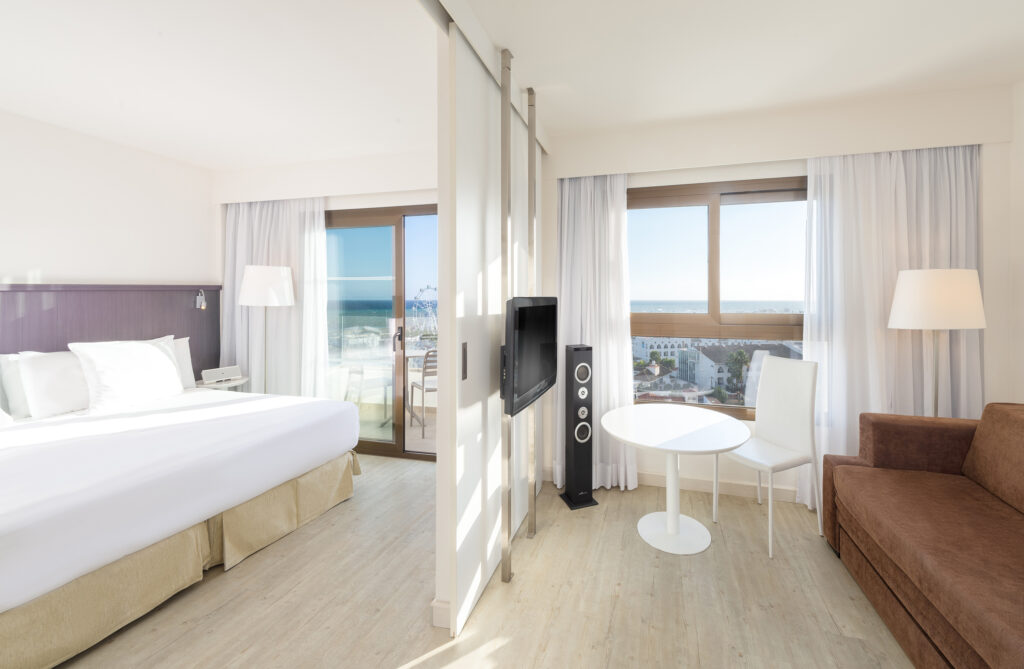 Double bed accommodation at Hotel Ocean House Costa Del Sol