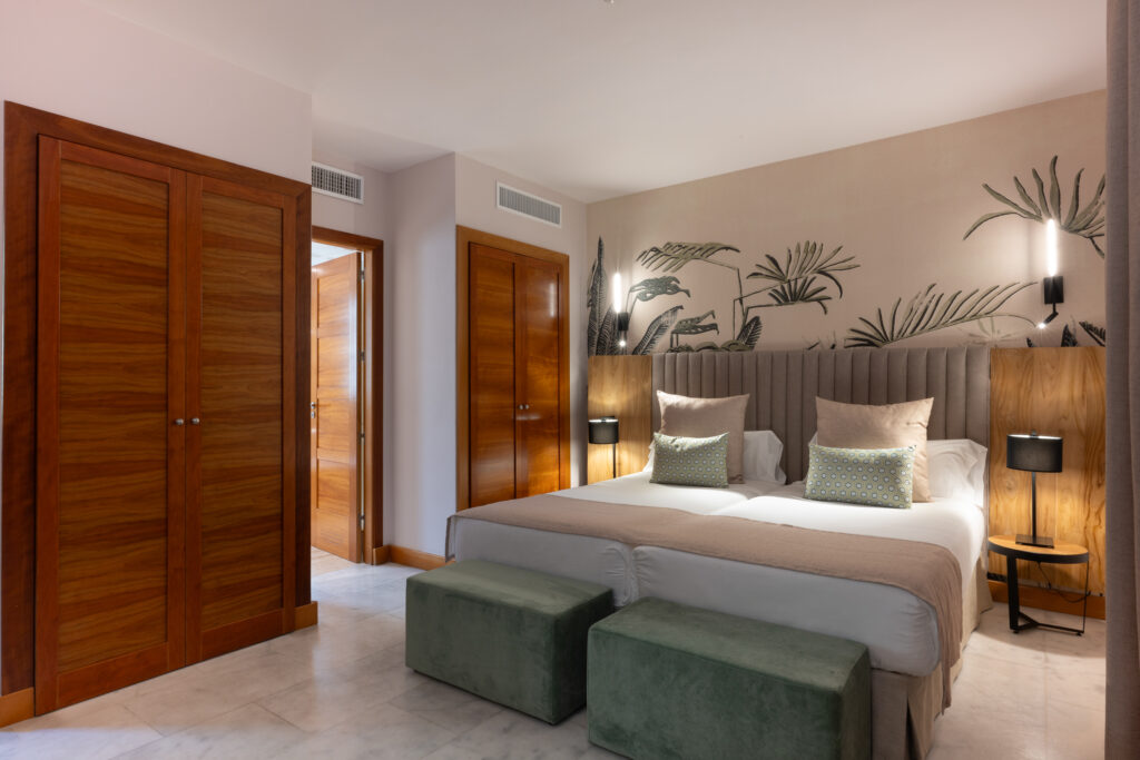 Hotel Villa Maria Suites bedroom with wardrobes