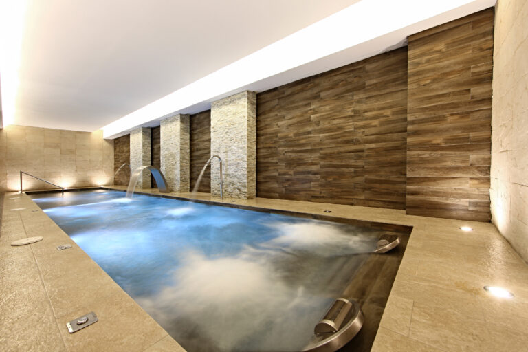 Indoor pool with fountains at Iberostar Cala Millor