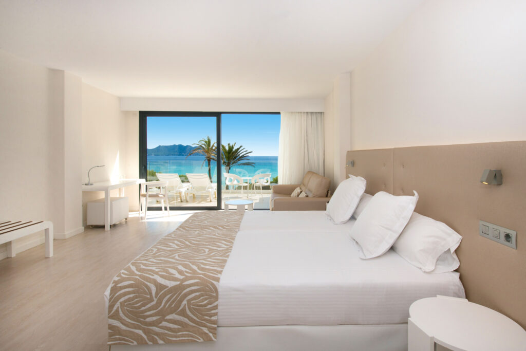 Double bed accommodation at Iberostar Cala Millor