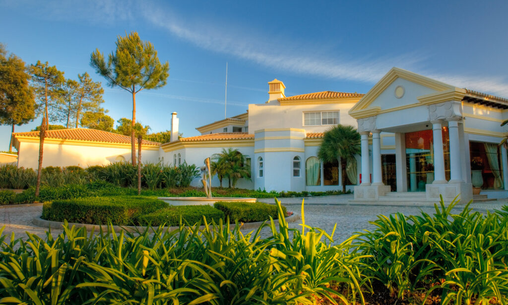 Exterior of Pinheiros Altos Golf Course