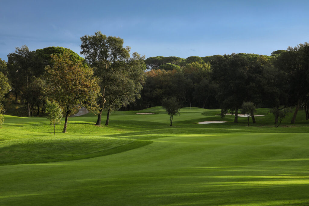 Fairway with bunkers and trees around at Camiral Golf & Wellness - Tour Course