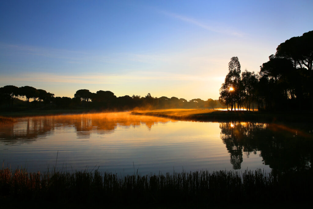 picture of a lake in Cornelia Faldo golf course at sundown