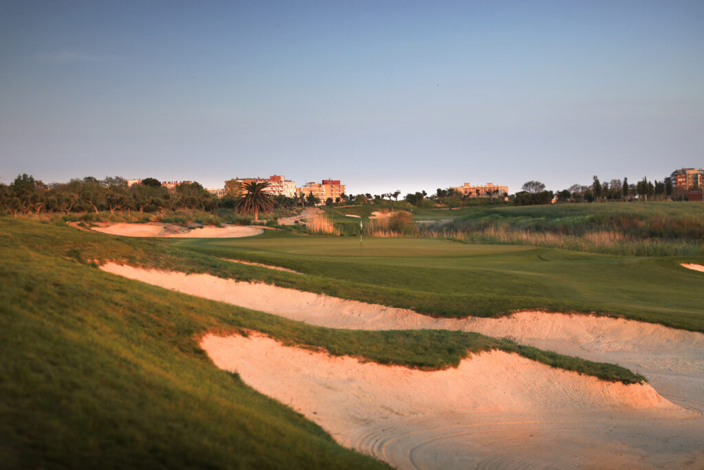 Bunkers on fairway at Infinitum Lakes Course