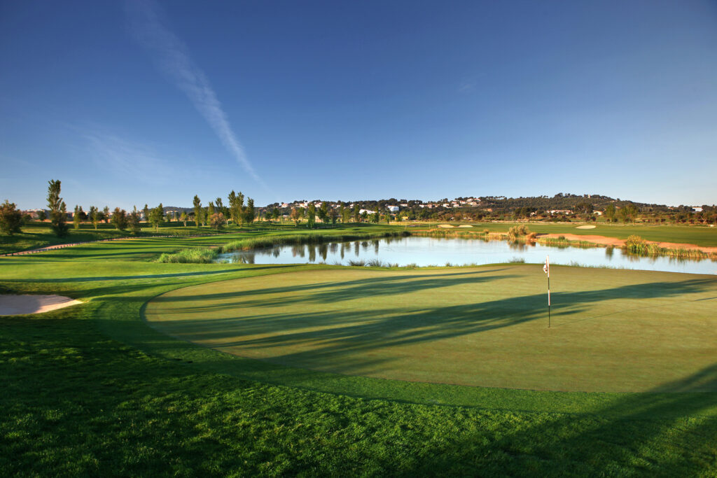 A hole with lake in background at Infinitum Lakes Course