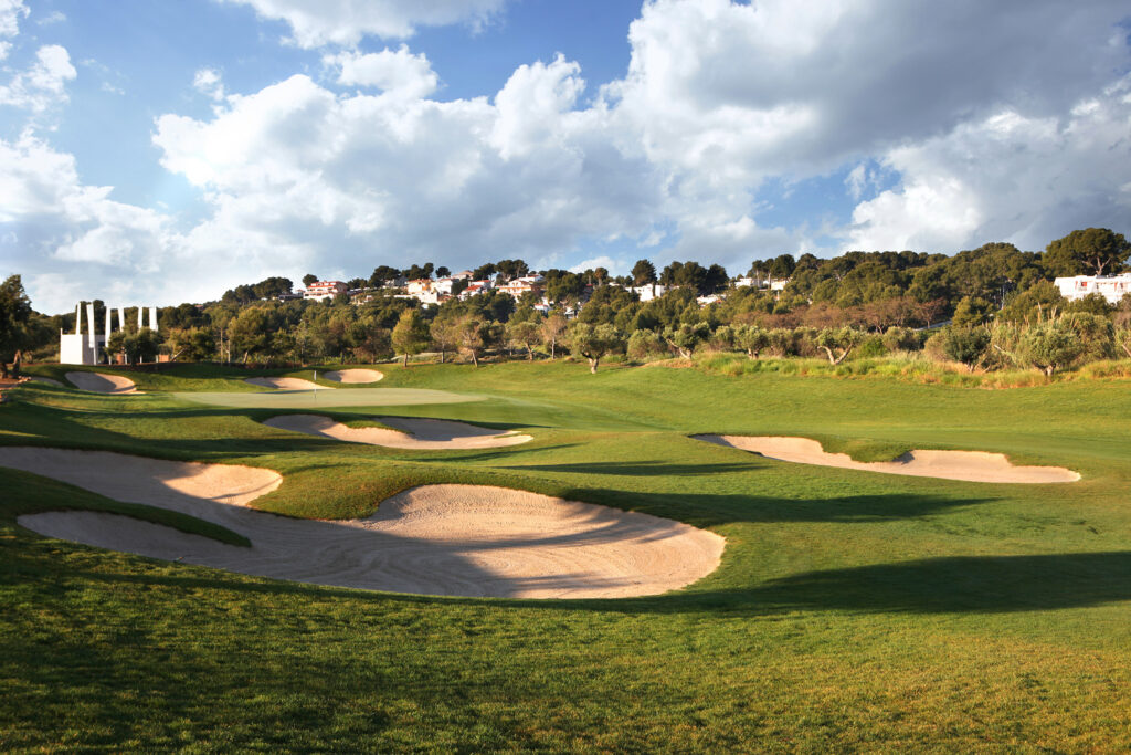 Bunkers on fairway at Infinitum Lakes Course