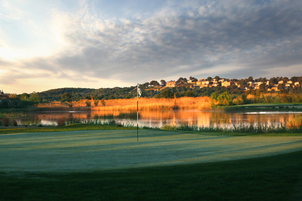 A hole with lake in background at sunset at Infinitum Lakes Course