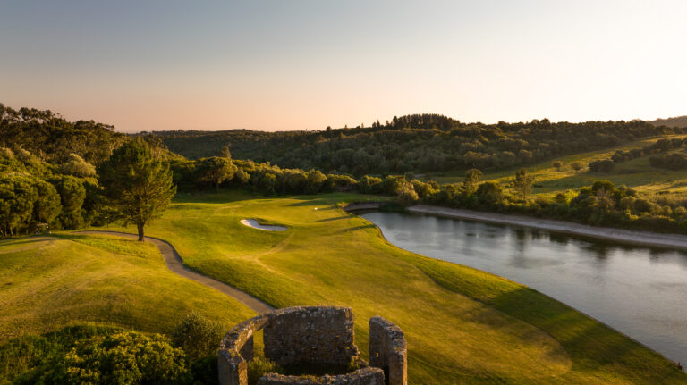 Hole with bunker and a lake and trees around it at Penha Longa Atlantic Course