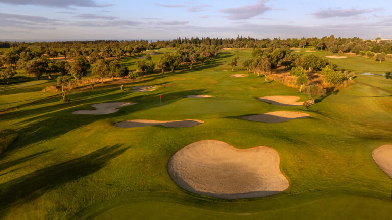 A green with bunkers around at Quinta De Cima Golf Course