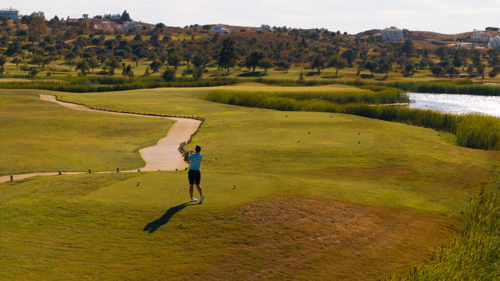 Person playing golf at Quinta do Vale Golf Course