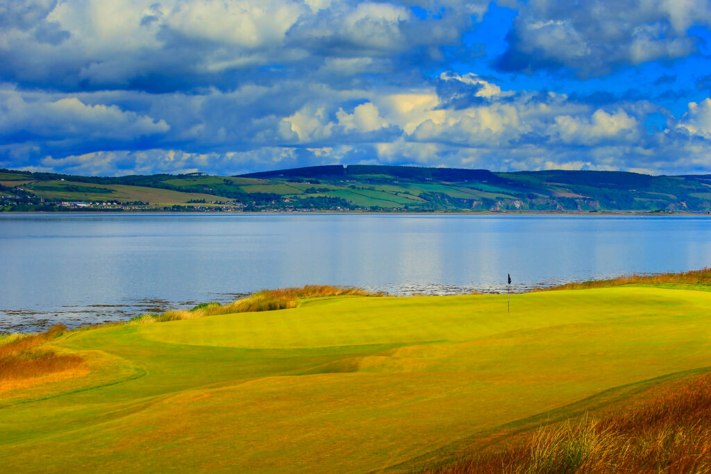 Hole with ocean view at Castle Stuart Golf Links