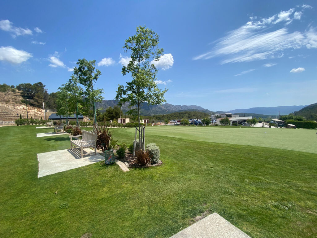 Hole with bench at La Galiana Golf Course