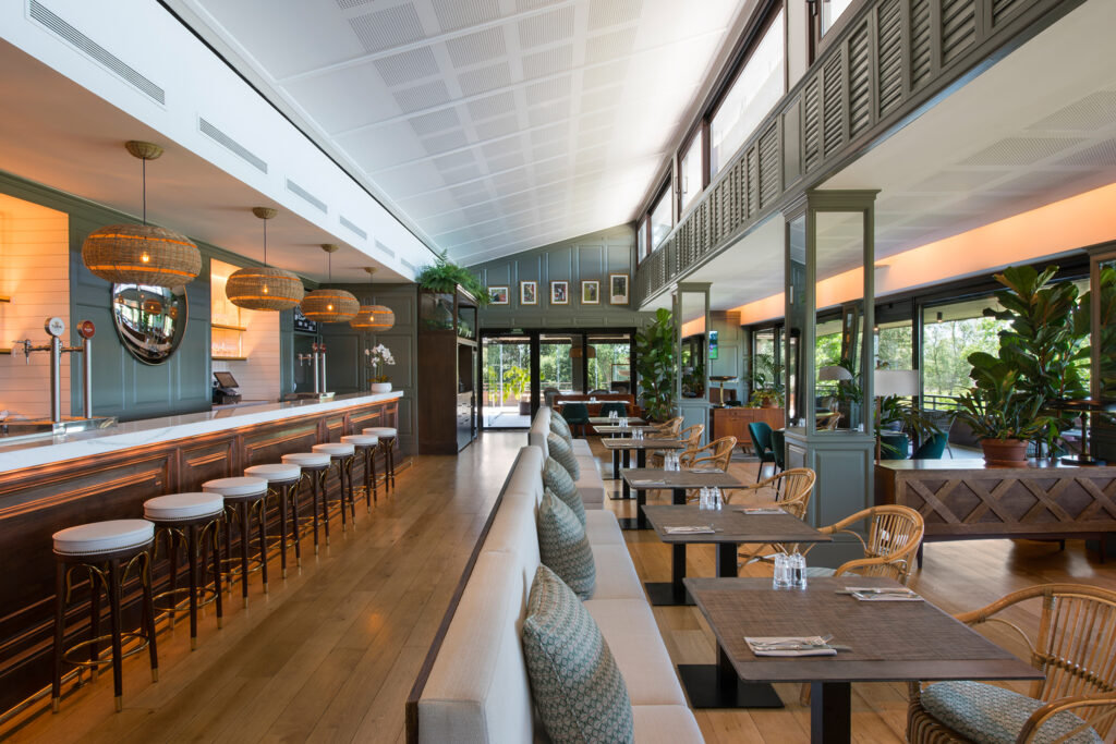 Indoor bar and dining at La Vida Hotel at Camiral Golf & Wellness