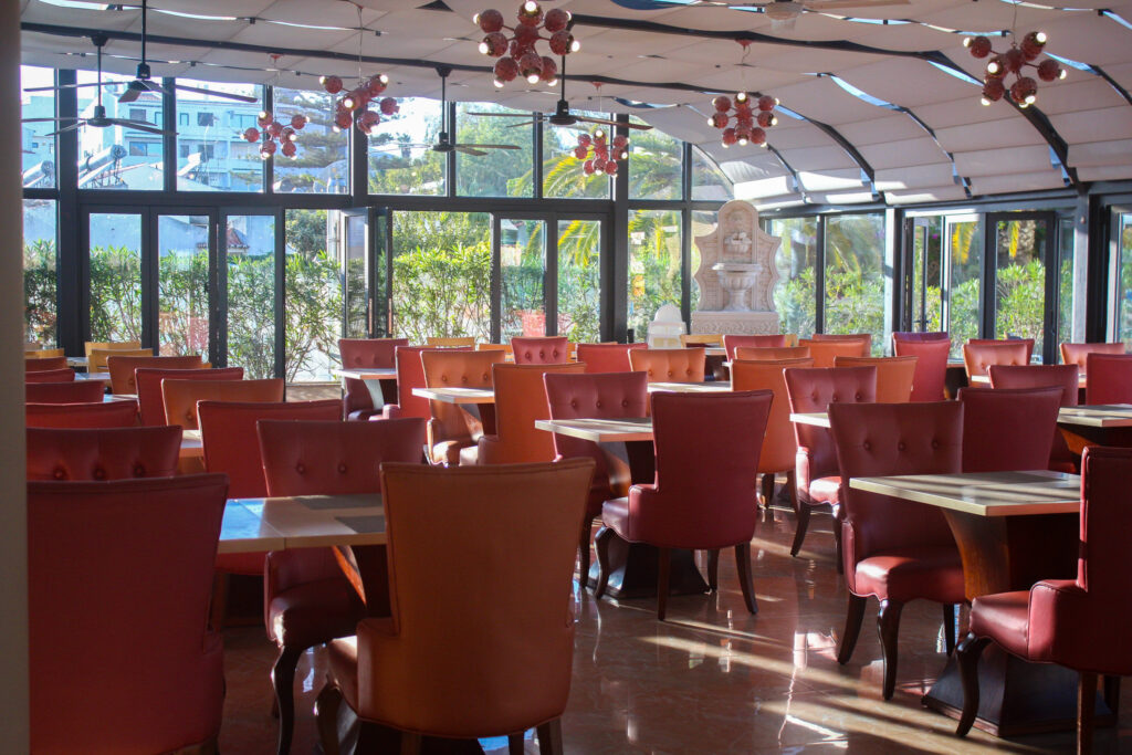 Indoor dining at Muthu Clube Praia Da Oura
