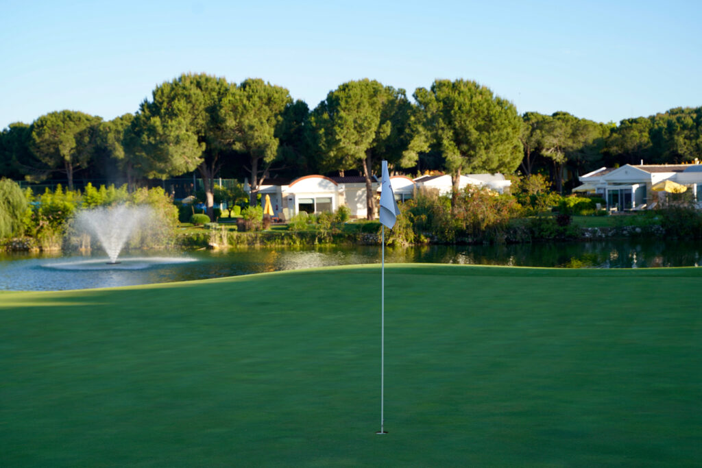 Hole with fountain and trees in background at Nobilis Golf Course