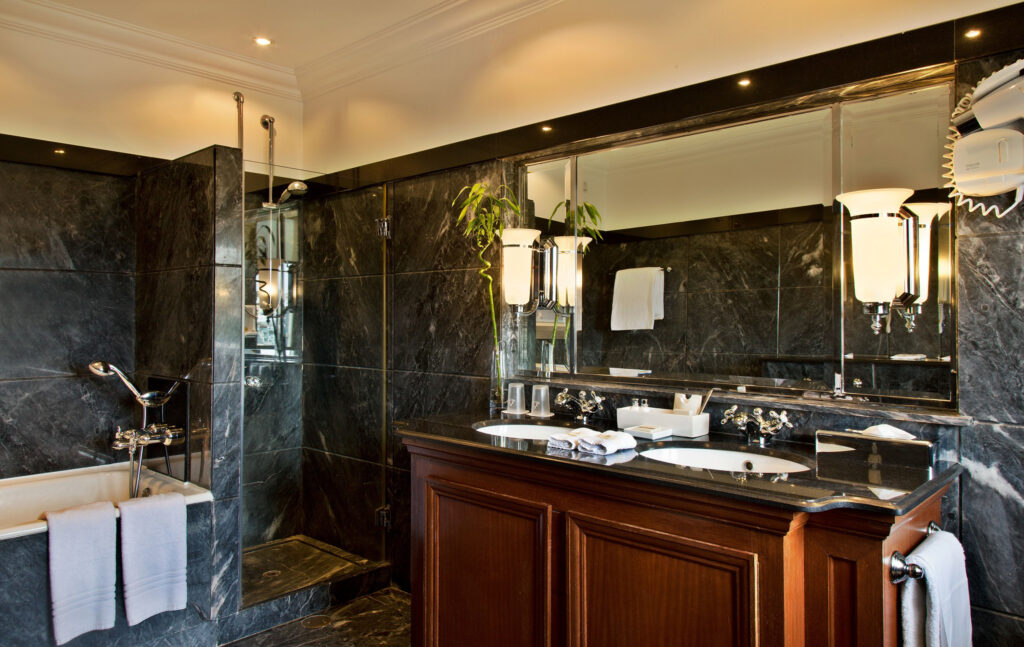 Bathroom at Palacio Estoril Hotel Golf & Spa