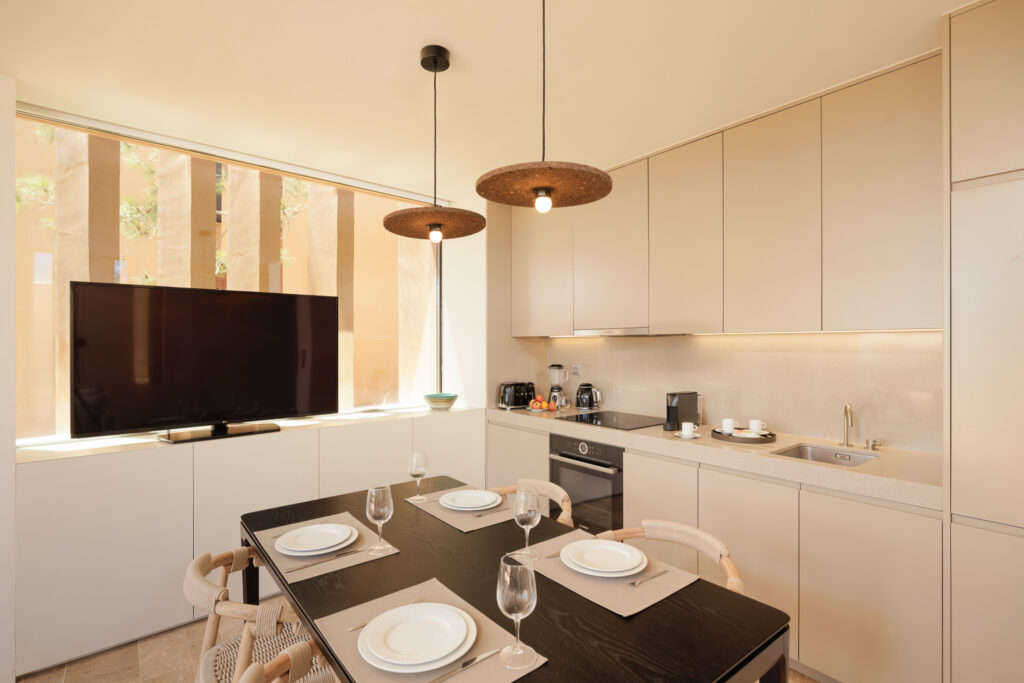 Kitchen and dining area in accommodation at Palmares Signature Apartments