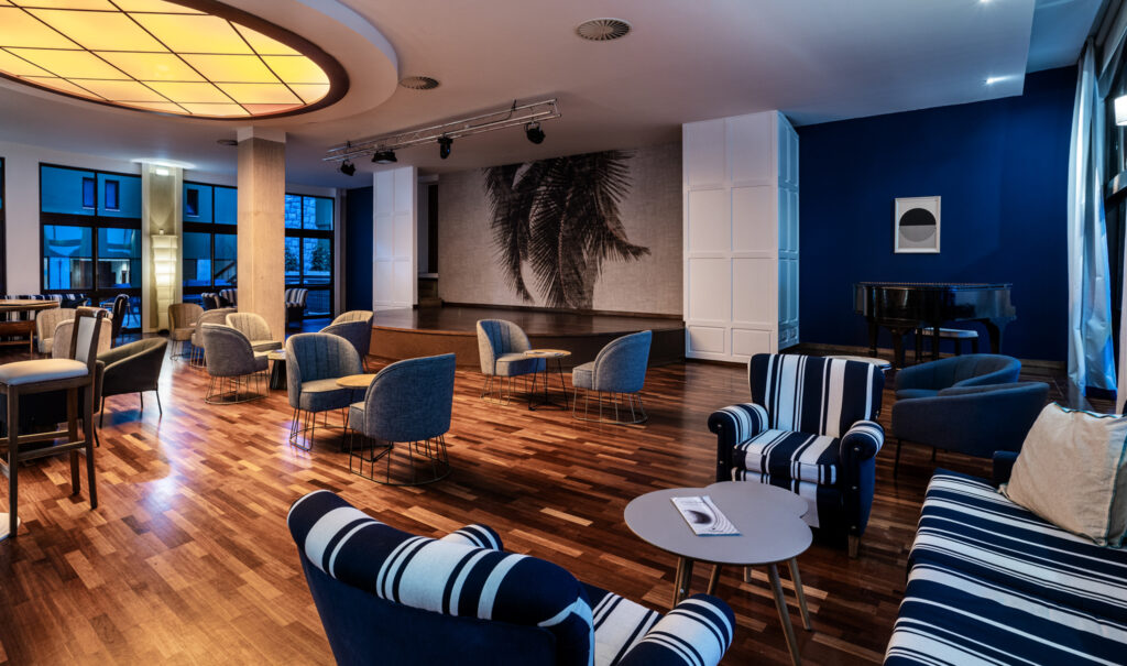 Seating and entertainment area at Pestana Dom Joao