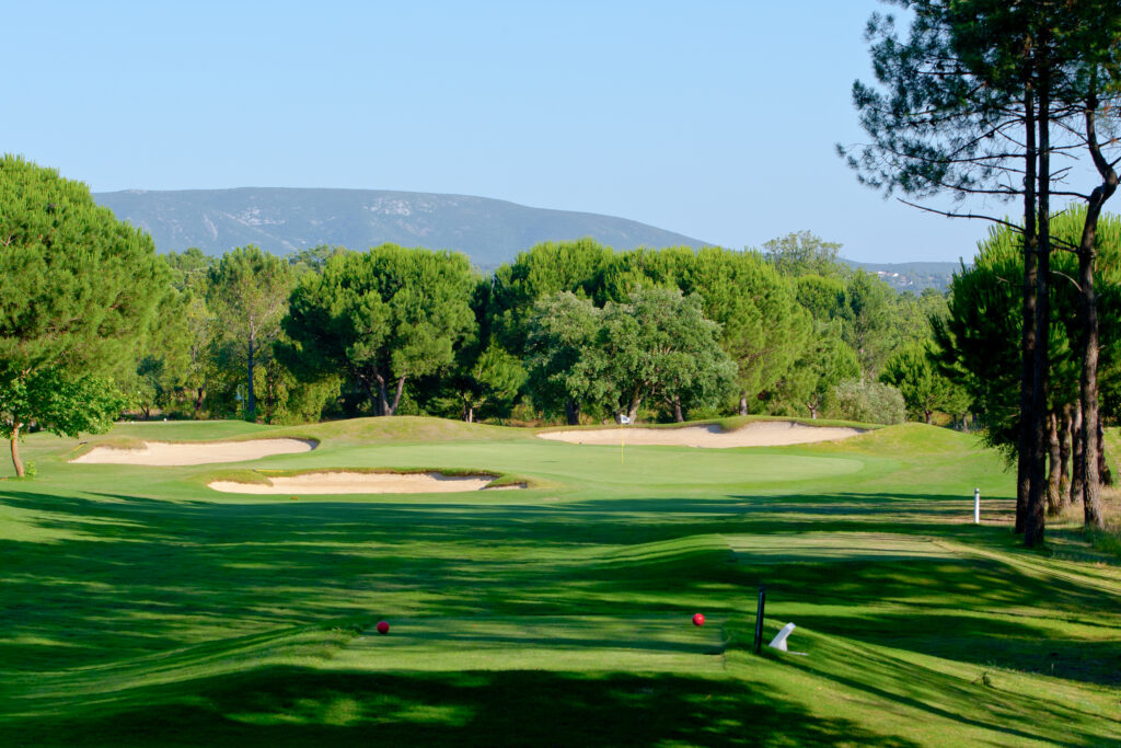 Fairway with bunkers and trees around at Quinta do Peru Golf Course