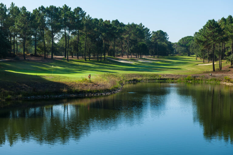 Lake with fairway and trees in background at Quinta do Peru Golf Course